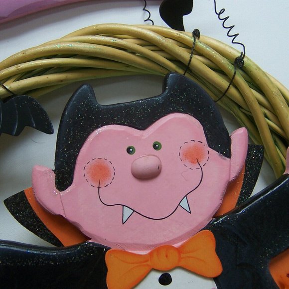 HALLOWEEN Dracula Welcome Friends Wreath - Picture 3 of 4